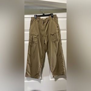 Womens L.L. Bean cargo capris